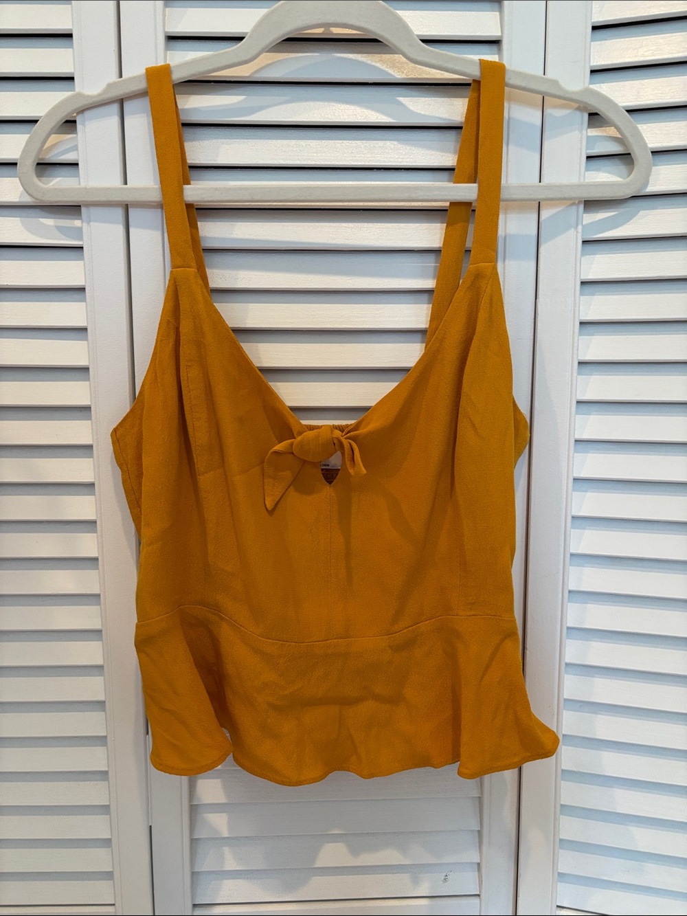Women’s Aritzia Wilfred tie Mustard Tie-Front Tank Top